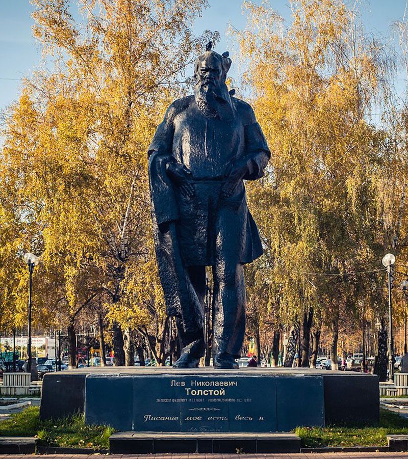 Памятник Л.Н. Толстому в Туле